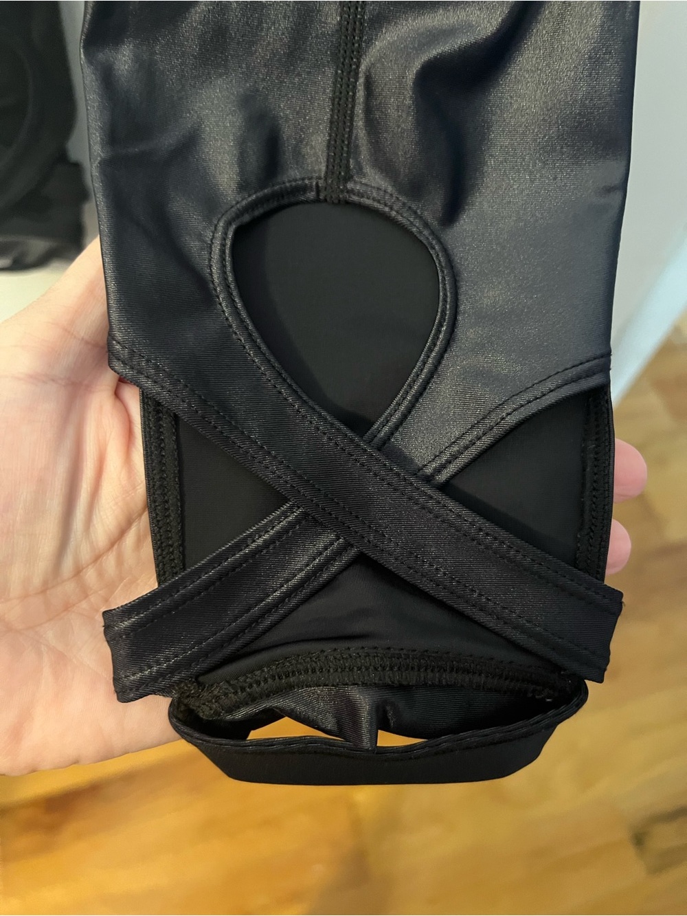 #104 Good American Black Stirrup Leggings Strappy Hem Compression Activewear Sz2 - Picture 2 of 5